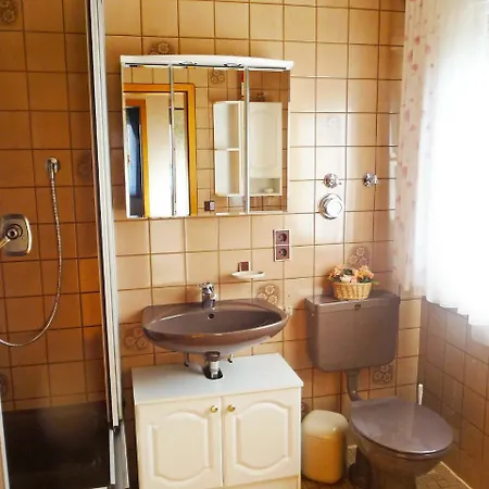 Hauser * Neustadt (Wied)